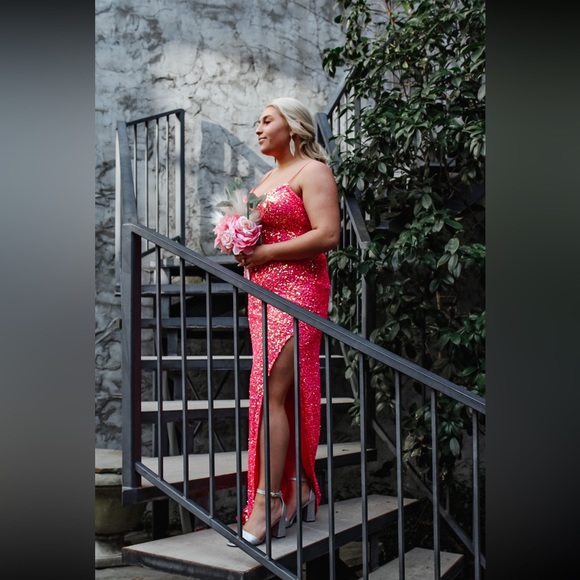 PROM DRESS - Picture 2 of 16